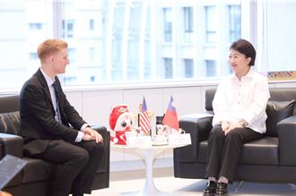 美学者孔明尚拜会中市府 与卢秀燕谈国际情势