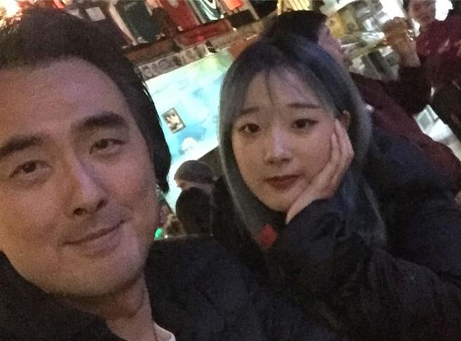 蔡岳勳（左）要賣永和電梯華廈5樓，女兒蔡牧霏證實。（摘自蔡牧霏IG）