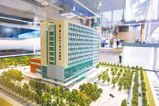 台南市立委林俊宪脸书粉专公布沙崙医院进度，网友对狂建医院却缺护理人力表达忧心。（撷自林俊宪脸书粉专／程炳璋台南传真）