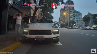 保时捷妹吐好大一口「又白又浓」46万人看傻 疑本人现身说话了