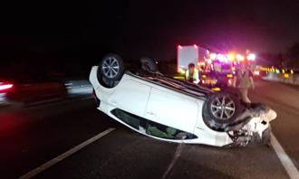 國1高雄段深夜不慎擦撞慘翻 清晨又有單車老翁誤闖