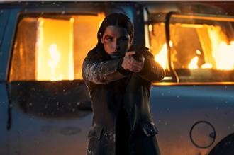 親手「燒人」後哭出來！安娜德哈瑪斯曝《捍衛任務》外傳內幕