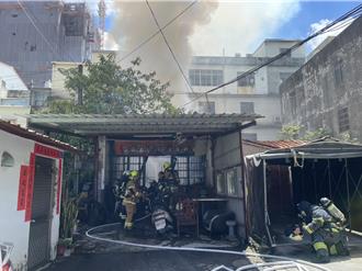 高雄楠梓民宅火警 80歲阿公救出宣告不治