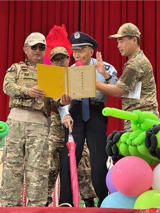 台中150位爺奶熱血拔河 百歲退役空軍重穿制服：我又回來了