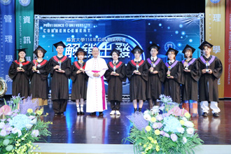 靜宜大學畢業典禮　烏干達畢業生動人告白「靜宜是人生明燈」