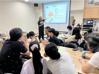 新住民家庭体验3D列印 创作海洋生物磁铁响应世界海洋日