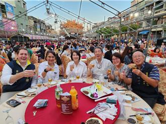 屏東黑鮪魚季美食宴百桌開吃 外國人也愛這一味