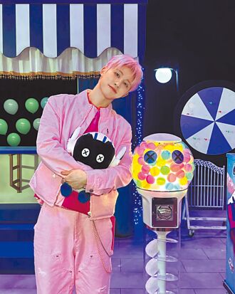 B.I和ASH ISLAND八月宝岛接力开唱