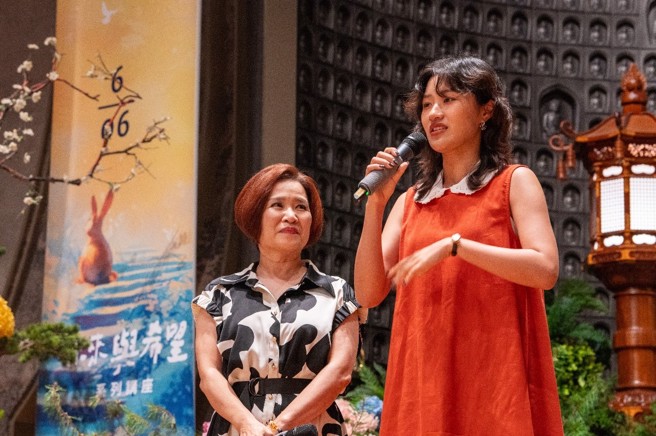 楊月娥小女兒盧妍蓁分享生病時，與母親的相處的點滴回憶  (圖/佛光山惠中寺提供)