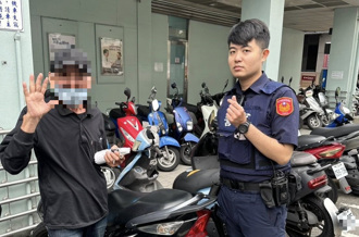 重聽阿公「比手畫腳」好焦急 暖警助尋回接孫子愛車