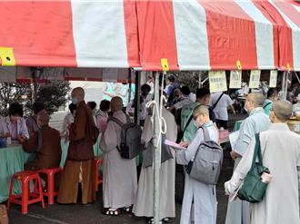佛寺化身醫院！僧伽義診進淨願寺 300志工守護法師健康