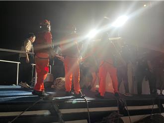 萬豪168」漁船金山外海觸礁 47人觀蹦火驚魂獲救