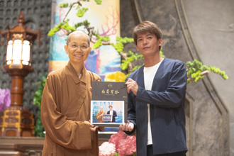 惠中寺「未來與希望」講座　謝哲青談藝術．在黑暗中相遇