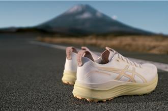 鞋壇機能爭霸 亞瑟士經典款全新3設計vs.SKECHERS首創黑科技