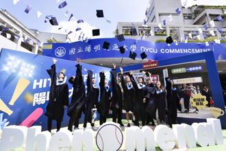 宏碁、富邦雙董事長站台 陽明交大畢典企業力十足