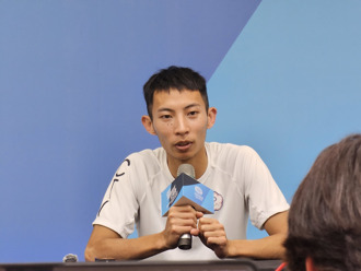 台灣田徑公開賽》雨勢中奮力起跳 林昱堂男子跳遠收下金牌