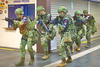 軍人加薪修法 白稱周二拚三讀