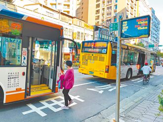 北市公車肇事增4倍 議員促推自駕