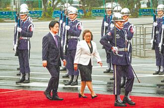 大雨淋賓客 賴清德寫照
