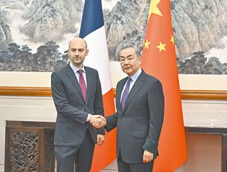 中法外長通話 合作解決貿易分歧