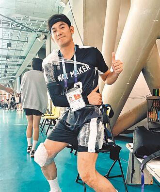 亮哲拚完世壯運 走路卡卡藥布貼滿身