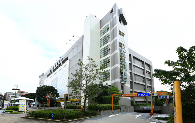 光华商场坠楼死者身分曝光，家属痛诉生前情形。（图／光华商场官网）