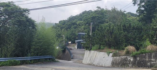 苗栗縣政府提醒農地蓋農舍須有單一農地二分半以上才符規定。（謝明俊攝）