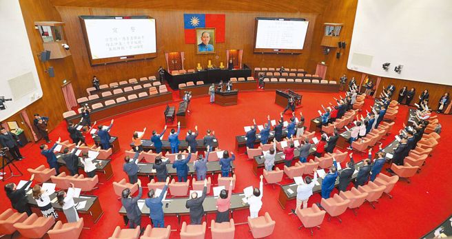 针对大罢免潮，台湾民意基金会董事长游盈隆认为，台湾政局将出现不可测的变化，国会席次结构可能重新洗牌。（资料照）