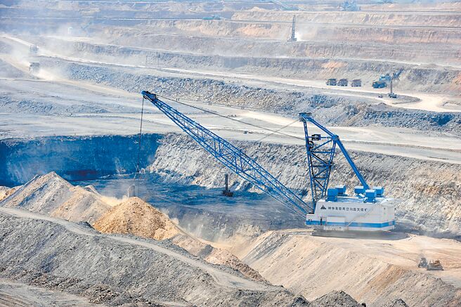 大陆商务部7日表示，对欧洲的稀土出口管制，愿建立部分绿色通道。图为产有稀土的内蒙古「金三角」。（新华社）