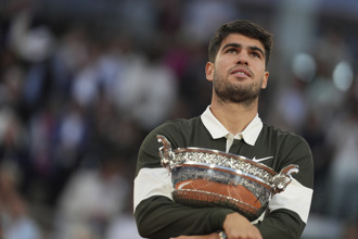 法網》賽史最漫長男單決賽 阿卡瑞茲衛冕成功 本世紀第3人