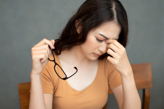 眼睛乾澀慘了 身體正陷入慢性發炎 5招能改善