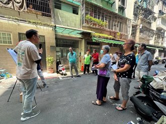 土城居民12年惡臭終結！1樓違建自拆 完成汙水接管