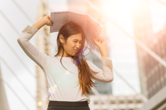 别再躲阳光！研究揭日晒护心防骨松：让人更长寿