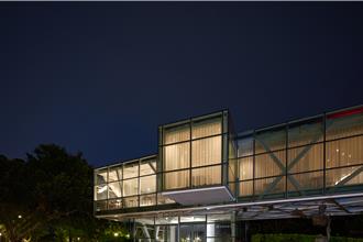 在北美館喝咖啡看飛機 享用星級美食