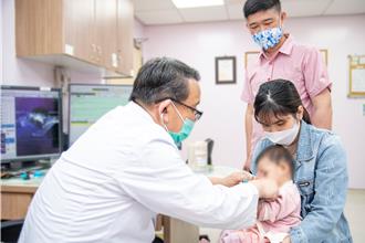 出生3天就開心臟大刀！女嬰擊敗罕病重生