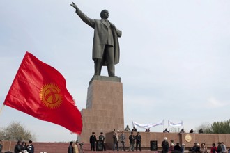 前蘇聯國家吉爾吉斯 以城市美觀為由 拆除最大的列寧像