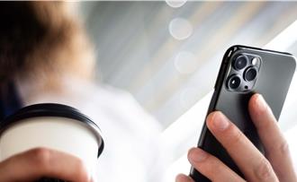 在位置上吃东西就罚钱！陆企高管还要求一天打卡6次