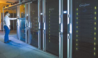 大馬放眼資料中心霸主