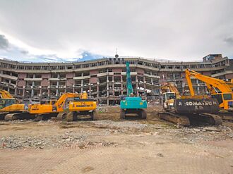 高雄断脚式拆国际商工 市府命停工