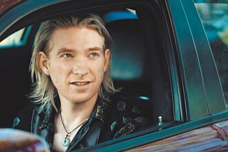 《回聲谷》茱莉安摩爾遭壓制注毒