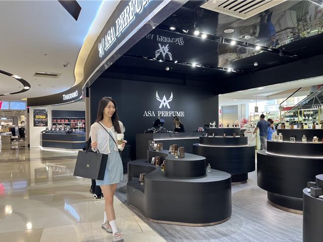 全台首度進駐百貨的香水選品店ASA PERFUME插旗大江購物中心。（大江購物中心提供／朱世凱台北傳真）