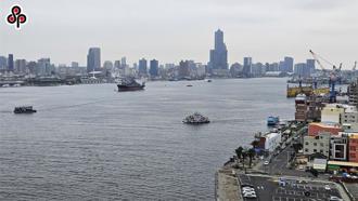 散裝貨輪擦撞高雄港！ 台船小艇沉沒、12號船纜繩斷裂