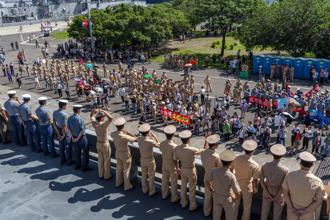 【敦睦遠航訓練】2個月航訓載譽歸國 親友熱情迎接