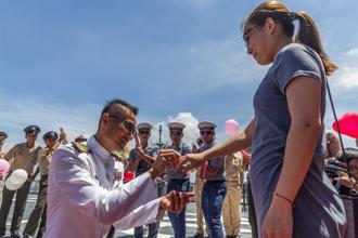 【敦睦遠航訓練】飛行甲板求婚 溫馨浪漫