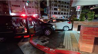 箱型車北市闖紅燈撞車  駕駛昏迷「車上搜出毒品」恐毒駕肇事