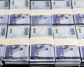 1分鐘讀財經》新台幣強升傳產受害  這些台廠營收被吃掉