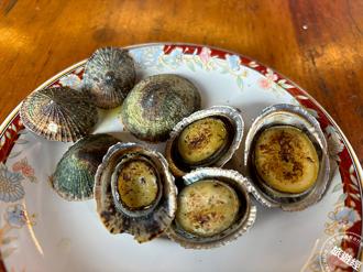 這鋼盔不是戴在頭上是放入嘴裡 東北角「海鋼盔」海味正當時！