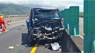 國5南向礁溪段小貨車猛撞路肩工程車   駕駛受困無生命跡象送醫