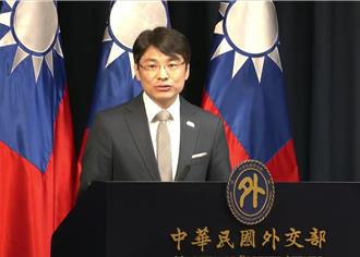 台商混入帛琉特使團拍照行騙？外交部曝「名單沒有這人」