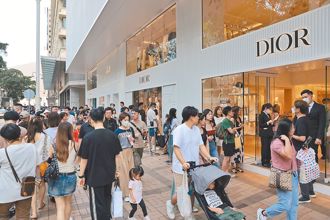 內捲＋通縮 陸Coach二手包不用30美元